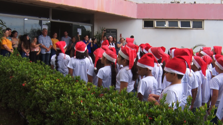Encanto de Natal: Alunos da Escola SOS Emocionam em Apresentação de Fim de Ano