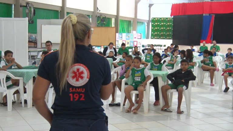 SAMU e Departamento de Trânsito realizam ação educativa com crianças do Projeto Doce Vida em Barra do Bugres